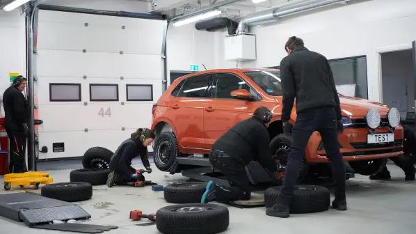 TEST ZIMNÍCH PNEUMATIK  185/65 R15  ADAC 2022